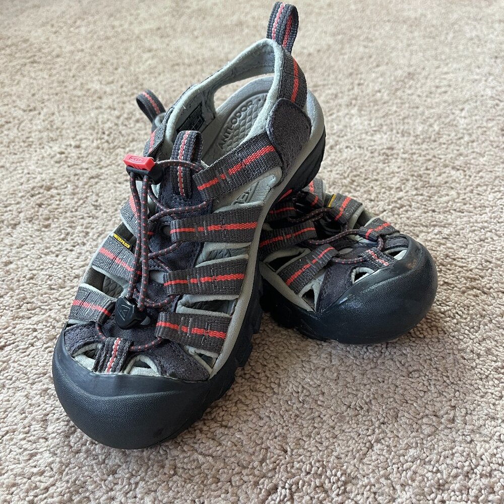 Keen EUC womens waterproof, travel outdoor hiking size 6. grey/watermelon pink.